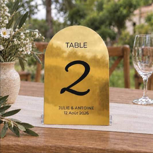 Numéro de table mariage personnalisé — Plaque gravée prénoms & date